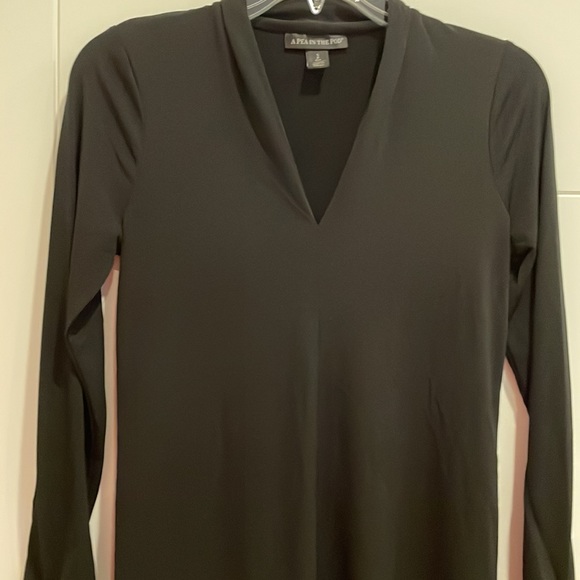 A Pea in the Pod Black V-neck Long Sleeve Top - Picture 2 of 9